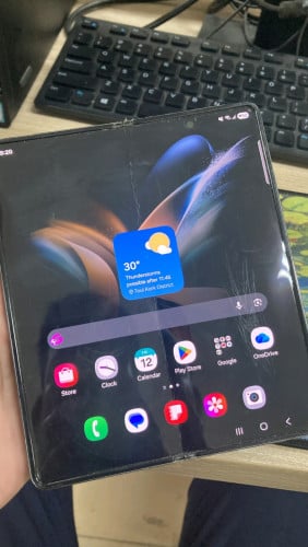 Sumsung Galaxy Z fold 4 សំណុំស៊ីន 280$