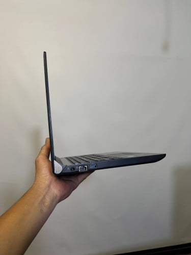 TOSHIBA i3th7 ram4 8gb m’2 128gb