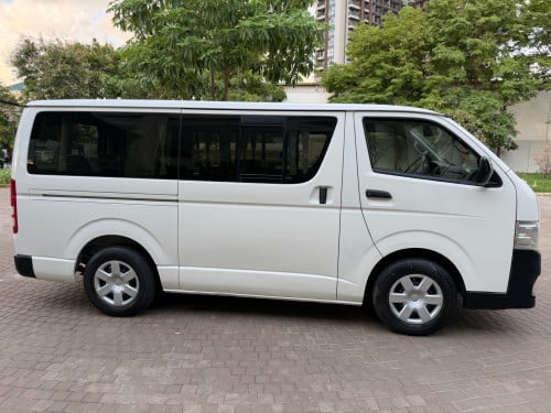 Toyota Hiace 2013