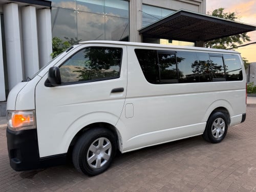 Toyota Hiace 2013