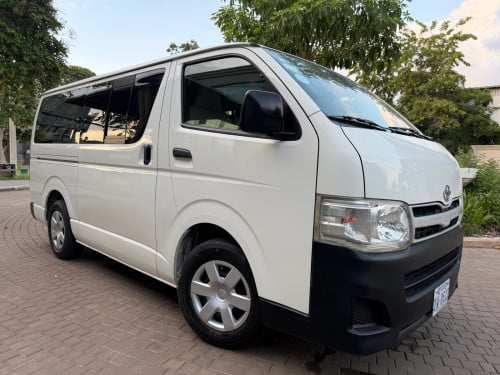 Toyota Hiace 2013