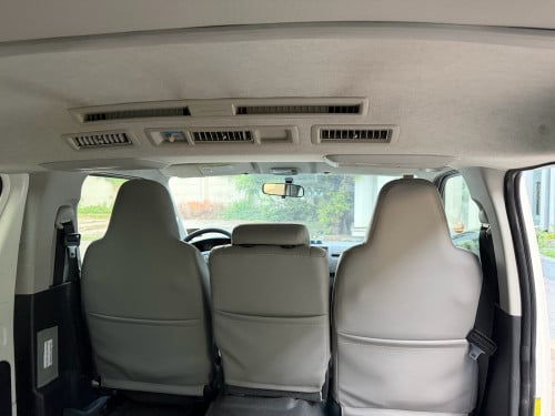 Toyota Hiace 2013