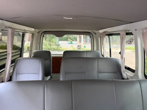 Toyota Hiace 2013