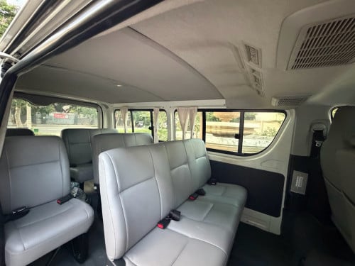 Toyota Hiace 2013