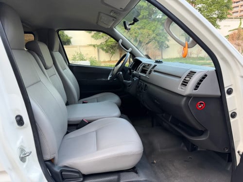 Toyota Hiace 2013