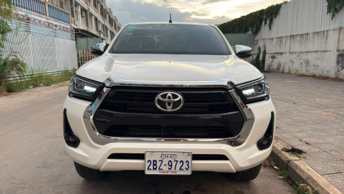 Toyota Hilux Revo V-edition 2024