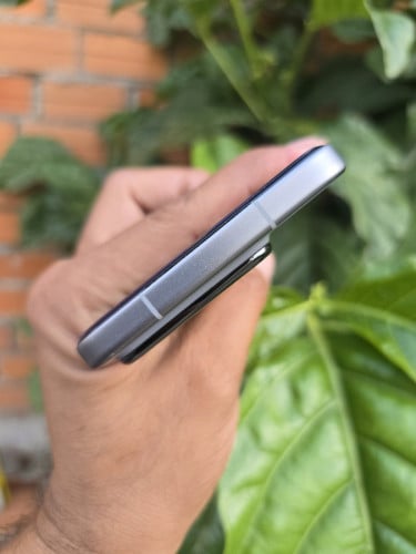 Xiaomi 15Pro 12g/256g_CH(វៃដូរបាន)👉$445
