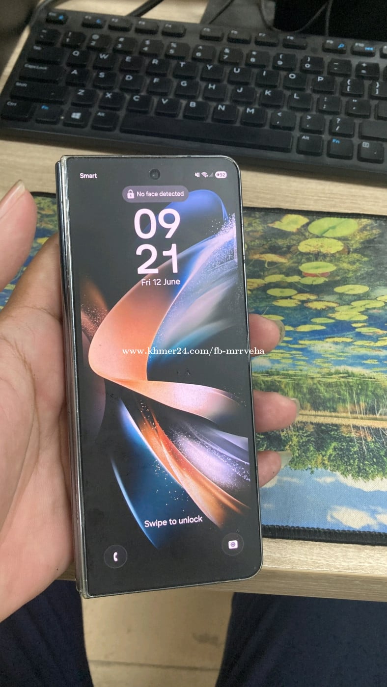 Sumsung Galaxy Z fold 4 សំណុំស៊ីន 280$