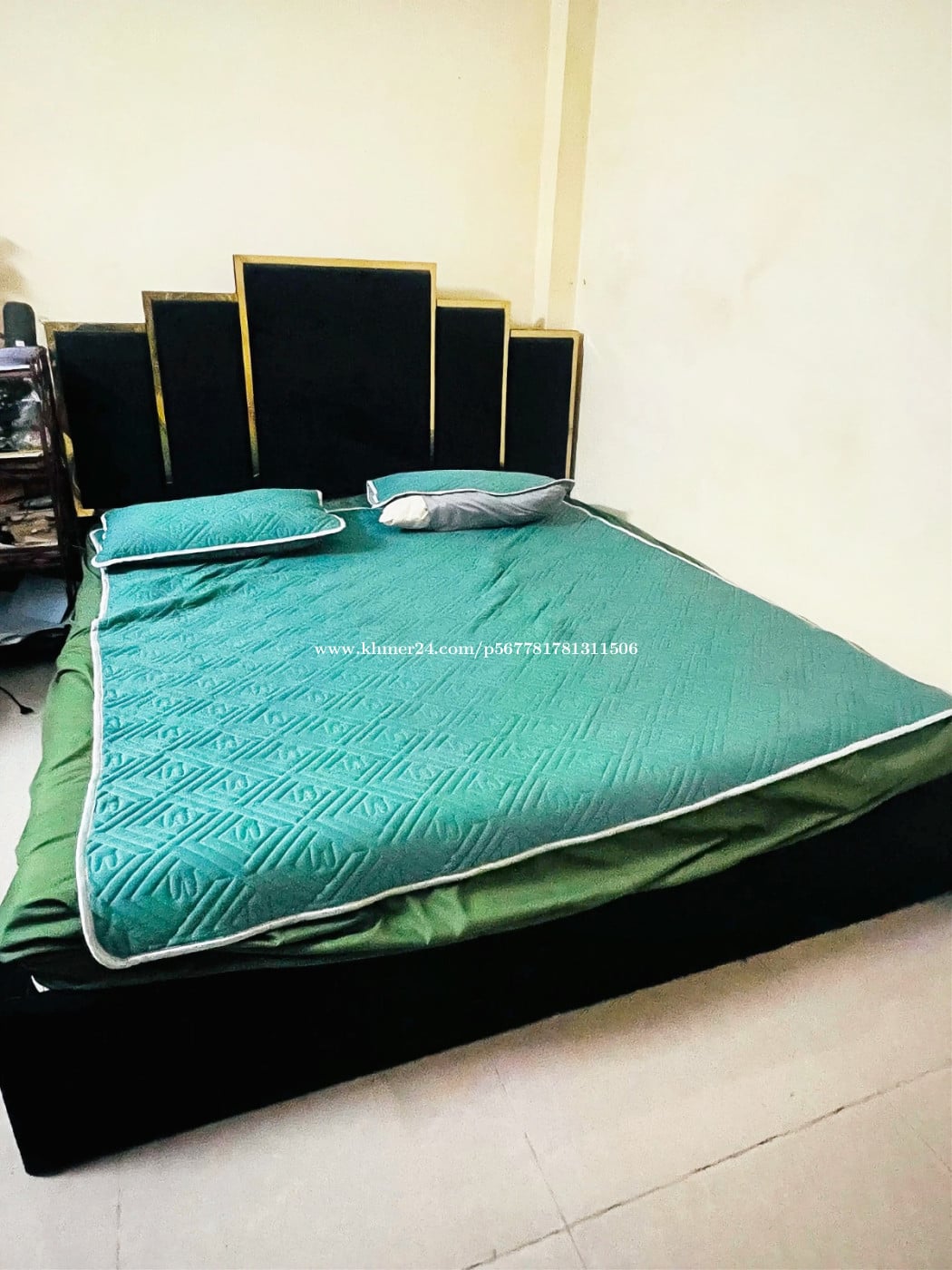 លក់គ្រែគេងស្ទីលទំនើប (Modern Design) ក្បាលគ្រែរចនាបថទាន់សម័យ ពណ៌ខ្មៅរំលេចមាស