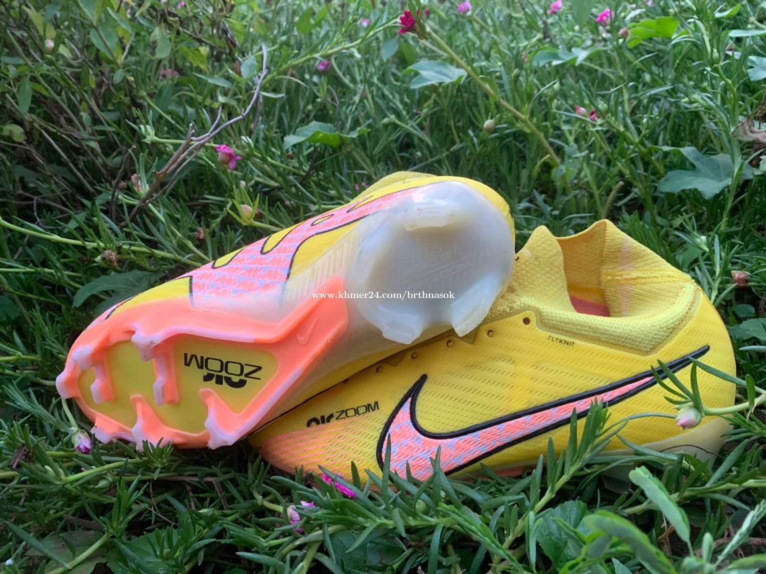 ស្បែកជើងបាល់ទាត់Nike are zoom កាលទិញតម្លៃ35$ពាក់បាន2ដង