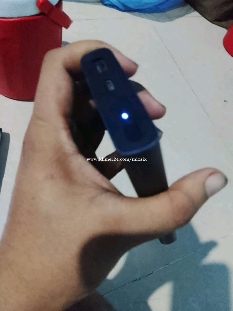 ឡៃឡុង Power bank Model Mi សាក iphone ដោយមិនចាំបាច់ប្រើខ្សែរតម្លៃ ធូរ នៅស្អាត ៩៥ភាញរយមិនធ្លាបជួសជុល