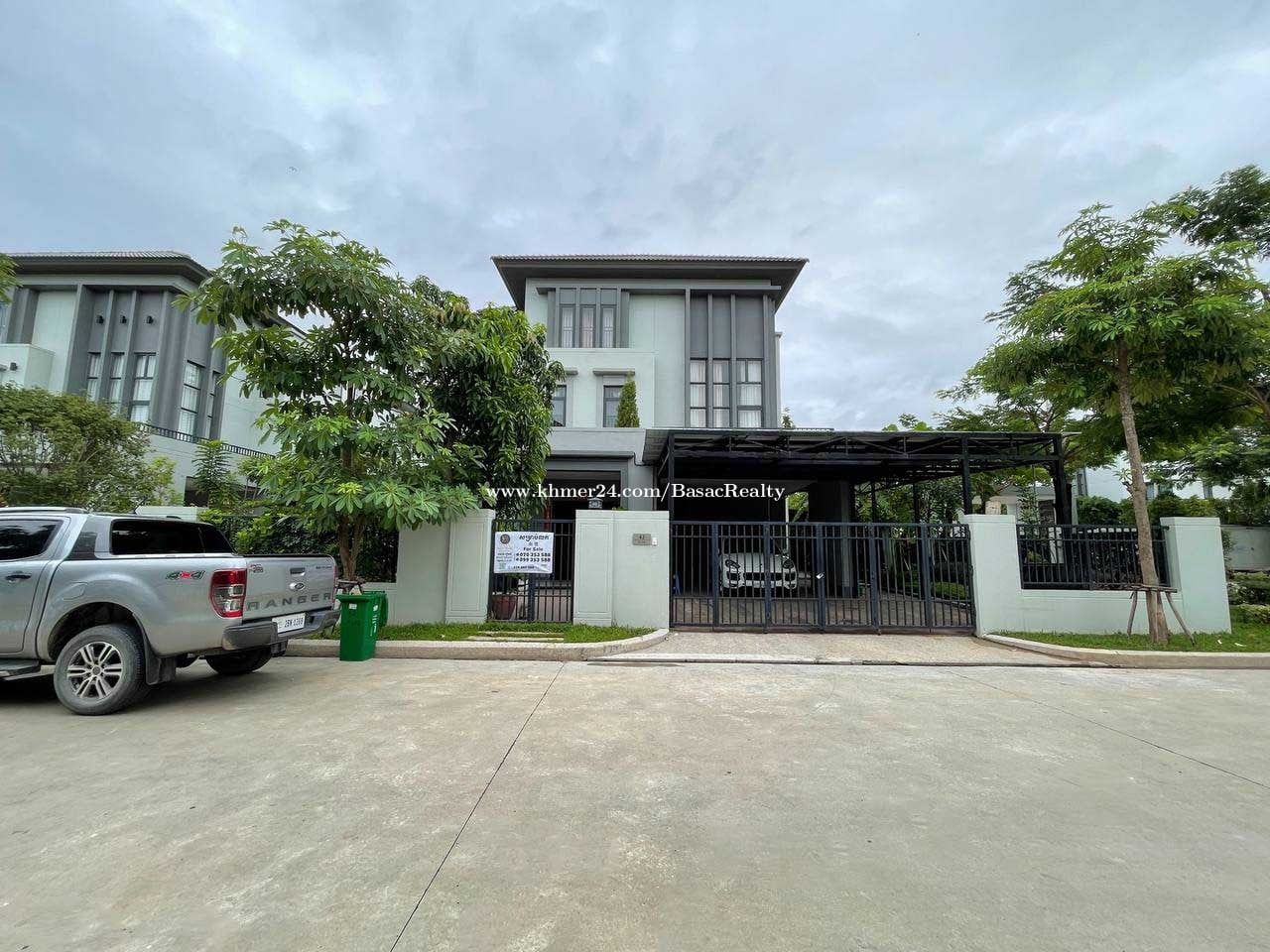 Corner Villa Queen for Rent In Borey Chip Mong Landmark 60m