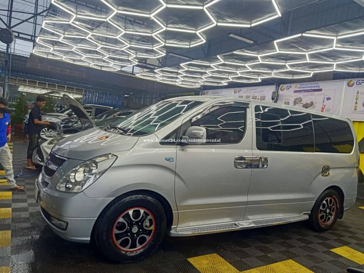 HYUNDAI Starex 2010 For Rent /出租
