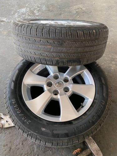 លក់យ៉ាន់សំបកកង់នៅថ្មី 215/60R16