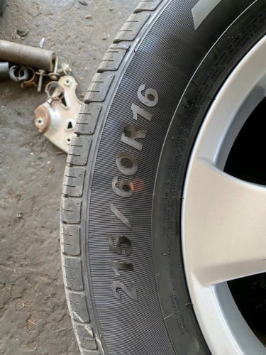 លក់យ៉ាន់សំបកកង់នៅថ្មី 215/60R16