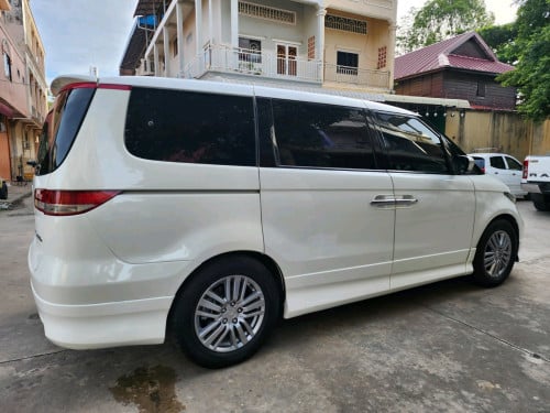 លក់ELYSIONឆ្នាំ06.កៅអី3ជួរ.មានរំលោះ.រឺ.ប្តួរទ្បានបាន