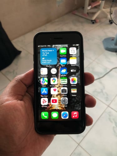 លក់ iPhone 7 ខ្មៅ 32g ក្នុងតំលៃ 13$ 52000រៀល អត់ជាប់អ្វីទាំងអស់