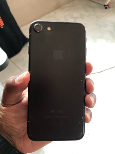លក់ iPhone 7 ខ្មៅ 32g ក្នុងតំលៃ 13$ 52000រៀល អត់ជាប់អ្វីទាំងអស់