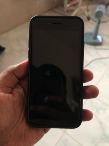 លក់ iPhone 7 ខ្មៅ 32g ក្នុងតំលៃ 13$ 52000រៀល អត់ជាប់អ្វីទាំងអស់