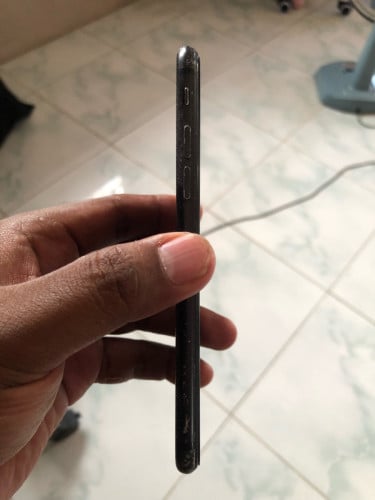 លក់ iPhone 7 ខ្មៅ 32g ក្នុងតំលៃ 13$ 52000រៀល អត់ជាប់អ្វីទាំងអស់