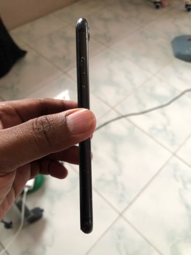 លក់ iPhone 7 ខ្មៅ 32g ក្នុងតំលៃ 13$ 52000រៀល អត់ជាប់អ្វីទាំងអស់