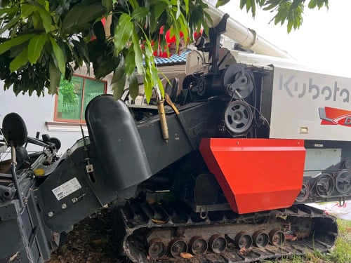 ម៉ាសុីនច្រូតkubuta105 ឆ្នាំ2023 17000$ចរចា