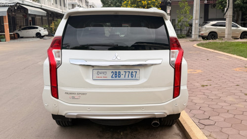 មហាសែននៅថ្មី Mitsubishi Pajero Sport Full ហ្សុីន១ជុំ