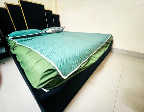 លក់គ្រែគេងស្ទីលទំនើប (Modern Design) ក្បាលគ្រែរចនាបថទាន់សម័យ ពណ៌ខ្មៅរំលេចមាស
