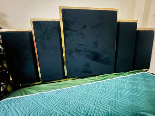 លក់គ្រែគេងស្ទីលទំនើប (Modern Design) ក្បាលគ្រែរចនាបថទាន់សម័យ ពណ៌ខ្មៅរំលេចមាស