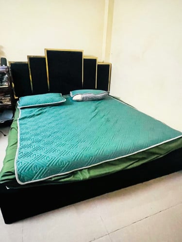 លក់គ្រែគេងស្ទីលទំនើប (Modern Design) ក្បាលគ្រែរចនាបថទាន់សម័យ ពណ៌ខ្មៅរំលេចមាស