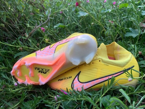 ស្បែកជើងបាល់ទាត់Nike are zoom កាលទិញតម្លៃ35$ពាក់បាន2ដង