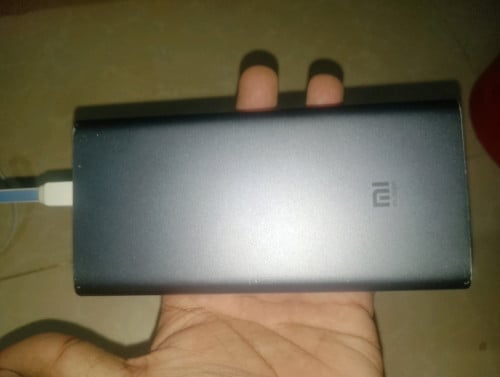 ឡៃឡុង Power bank Model Mi សាក iphone ដោយមិនចាំបាច់ប្រើខ្សែរតម្លៃ ធូរ នៅស្អាត ៩៥ភាញរយមិនធ្លាបជួសជុល