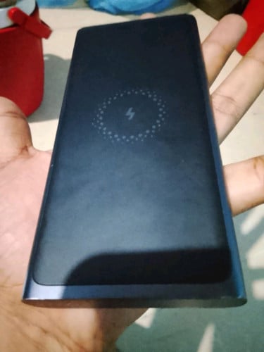 ឡៃឡុង Power bank Model Mi សាក iphone ដោយមិនចាំបាច់ប្រើខ្សែរតម្លៃ ធូរ នៅស្អាត ៩៥ភាញរយមិនធ្លាបជួសជុល
