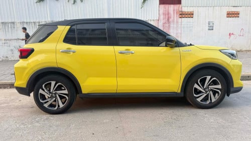 កំពូលមហាថ្មី ហ្សុិន១ជុំRaize 022 តំបូលខ្មៅ