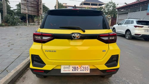 កំពូលមហាថ្មី ហ្សុិន១ជុំRaize 022 តំបូលខ្មៅ