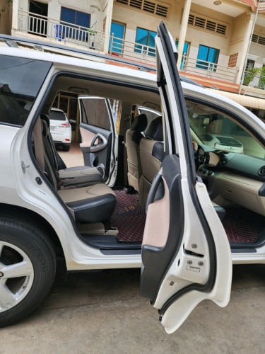 លក់RAV4 ឆ្នាំ06ប៉ុង១.រំលោះសុទ្ធរឺវ៉ៃដូរបាន.គ្រប់សារីនឹងខេត្ត