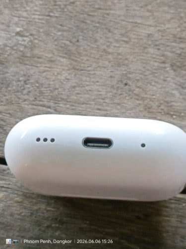 Airpods pro 2 Type C នៅស្អាត95 អត់ប្រអប់ រូបភាពដូចក្នុងរូប..