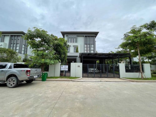 Corner Villa Queen for Rent In Borey Chip Mong Landmark 60m