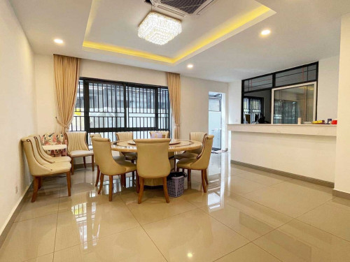 Corner Villa Queen for Rent In Borey Chip Mong Landmark 60m