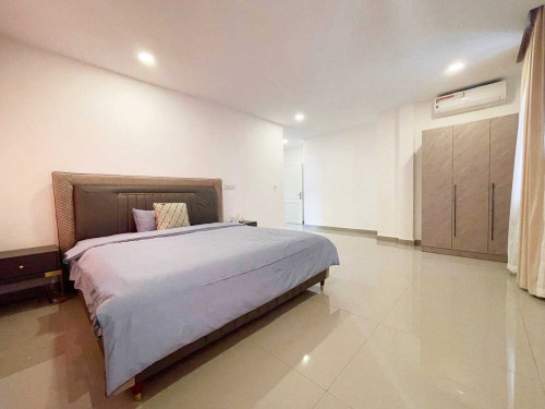 Corner Villa Queen for Rent In Borey Chip Mong Landmark 60m