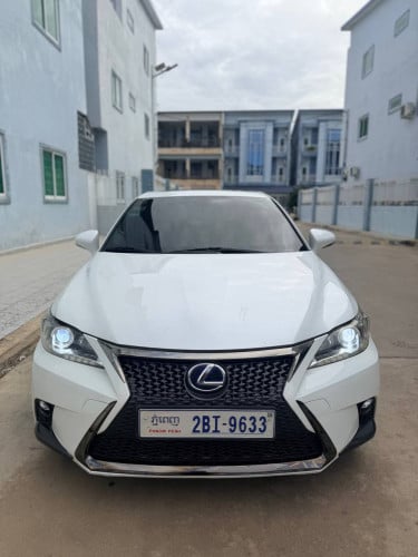 CT 200h 2012 For Rent /出租