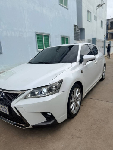 CT 200h 2012 For Rent /出租