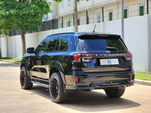 FORD EVEREST TITANIUM 2023 (លេងគ្រឿងកប់)