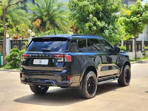 FORD EVEREST TITANIUM 2023 (លេងគ្រឿងកប់)