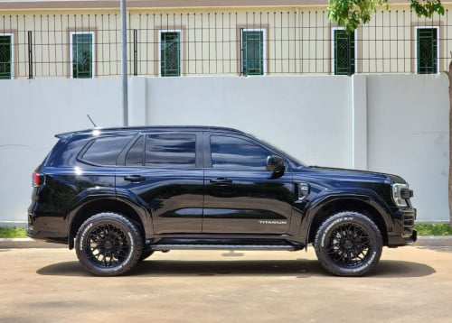 FORD EVEREST TITANIUM 2023 (លេងគ្រឿងកប់)