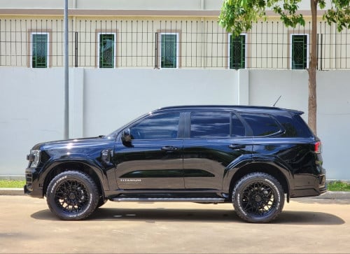 FORD EVEREST TITANIUM 2023 (លេងគ្រឿងកប់)
