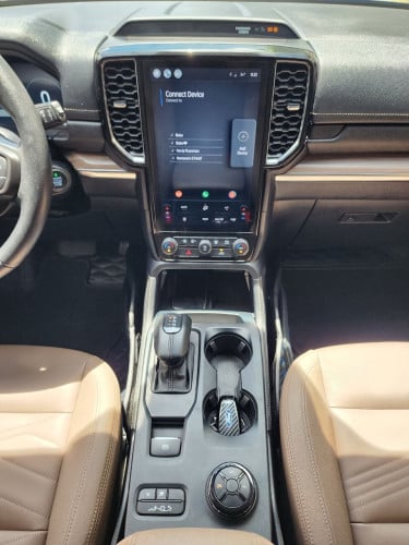 FORD EVEREST TITANIUM 2023 (លេងគ្រឿងកប់)