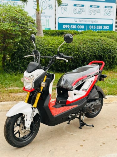 HONDA Zoomer X 018 ក្រុមហ៊ុន ម៉ាសុីនតាន់ហាប់នែនស្ងាត់ជិះស្រួលមិនលាន់មិនហុយមានពន្ធកាតគ្រឺហ្សីន