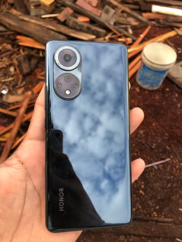 Honor 50 នៅល្មមប្រើស្ទើតួតិចៗអេក្រង់ស្អាតអត់ដានសសៃសក់តិចៗ