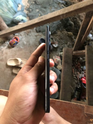 Honor 50 នៅល្មមប្រើស្ទើតួតិចៗអេក្រង់ស្អាតអត់ដានសសៃសក់តិចៗ